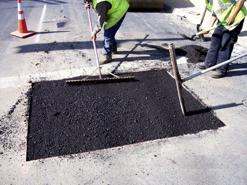 prestariservicii.com asfalterra expertiza in reparatii asfalt pentru drumuri durabile